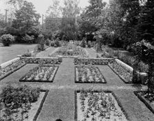 Residence of Mrs. Franklin H. Walker, garden, Detroit, Mich., between 1905 and 1915. Creator: Unknown