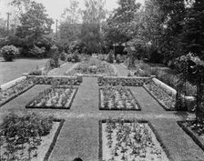 Residence of Mrs. Franklin H. Walker, garden, Detroit, Mich., between 1905 and 1915. Creator: Unknown
