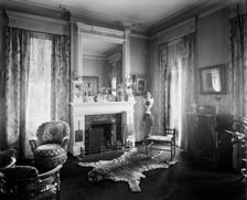 Residence of Mrs. H.C. Parke, parlor, Detroit, Mich., between 1900 and 1910. Creator: Unknown