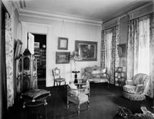 Residence of Mrs. H.C. Parke, parlor, Detroit, Mich., between 1900 and 1910. Creator: Unknown
