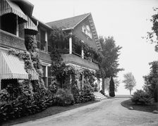 Residence of Geo. H. Russell [i.e. George H. Russel], Grosse Pointe, Mich., between 1890 and 1901. Creator: Unknown