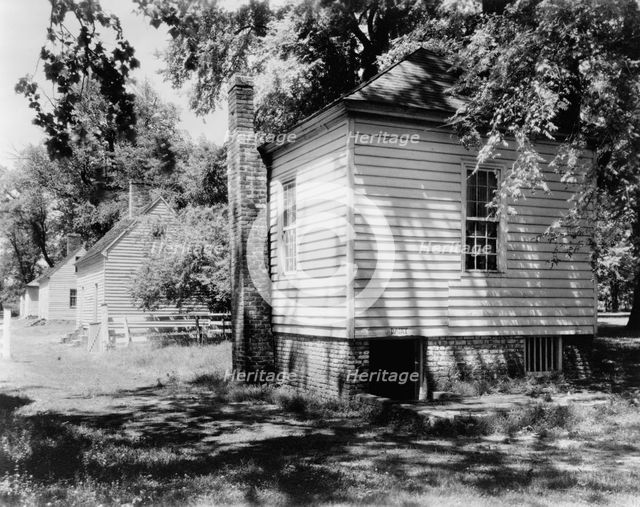 Residence, cabin, on James River, Tuckahoe Plantation, Goochland County..., between c1905 and c1933. Creator: Frances Benjamin Johnston.