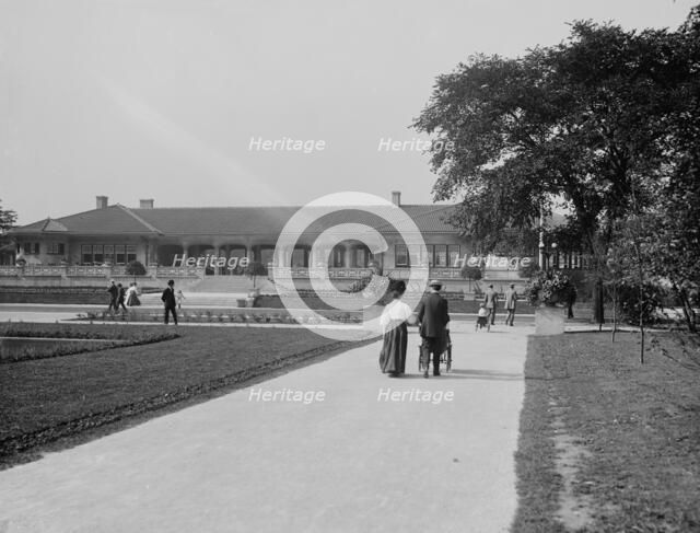Resting house, Jackson Park, Chicago, Ill., c1907. Creator: Unknown.
