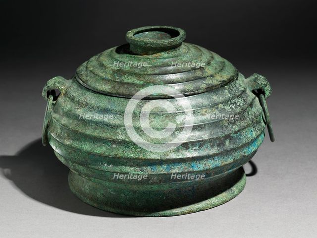 Ritual food vessel, or gui, with taotie masks, late 9th century - early 8th century. Artist: Unknown.