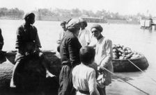 River craft laden with melons, Tigris River, Baghdad, Iraq, 1917-1919