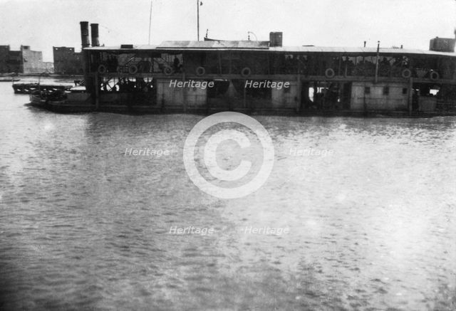 River boat on the Tigris, Mosul, Mesopotamia, 1918. Artist: Unknown