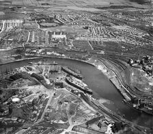 River Wear, Deptford Shipbuilding Yard and residential area at Monkwearmouth, Sunderland, 1946. Artist: Aerofilms