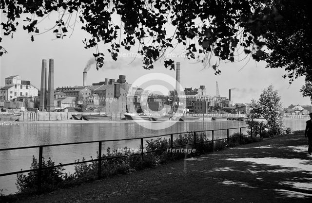 River Thames, Hammersmith, London, c1945-1965. Artist: SW Rawlings