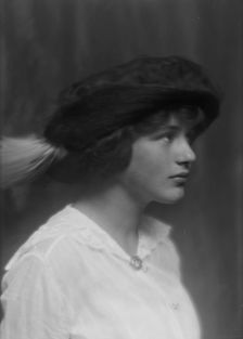 Rice, Loly, Miss, portrait photograph, 1913. Creator: Arnold Genthe