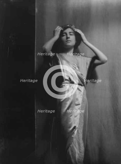 Rice, Muriel, Miss, portrait photograph, 1913. Creator: Arnold Genthe.