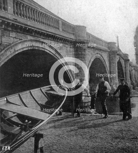 Richmond Bridge, London, early 20th century. Artist: Unknown