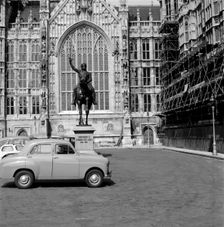 Richard Coeur de Lion and a Baby Austin in Old Palace Yard, London, c1945-c1965. Artist: SW Rawlings