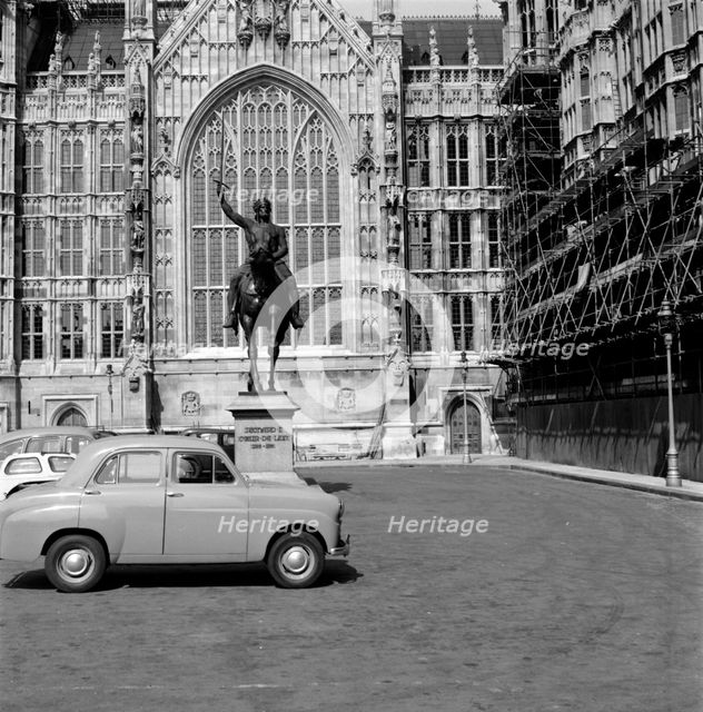 Richard Coeur de Lion and a 'Baby Austin' in Old Palace Yard, London, c1945-c1965. Artist: SW Rawlings
