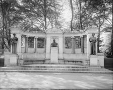 Richard Morris Hunt Memorial, New York, N.Y., between 1900 and 1910. Creator: Unknown