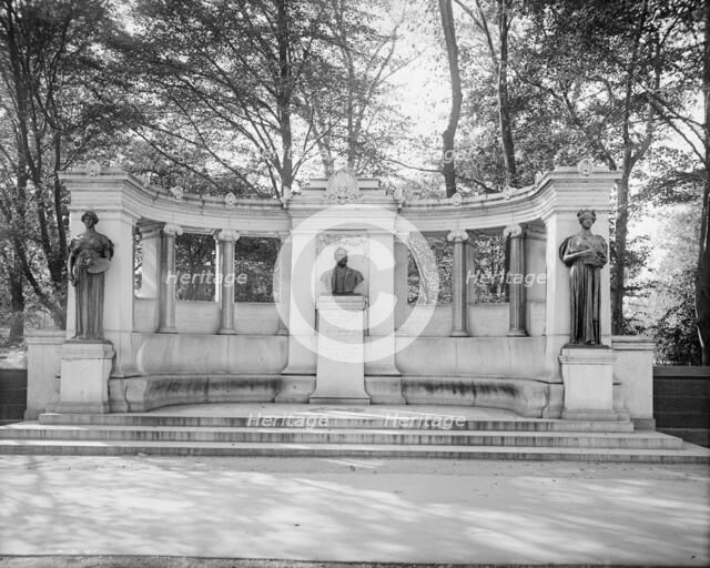 Richard Morris Hunt Memorial, New York, N.Y., between 1900 and 1910. Creator: Unknown.