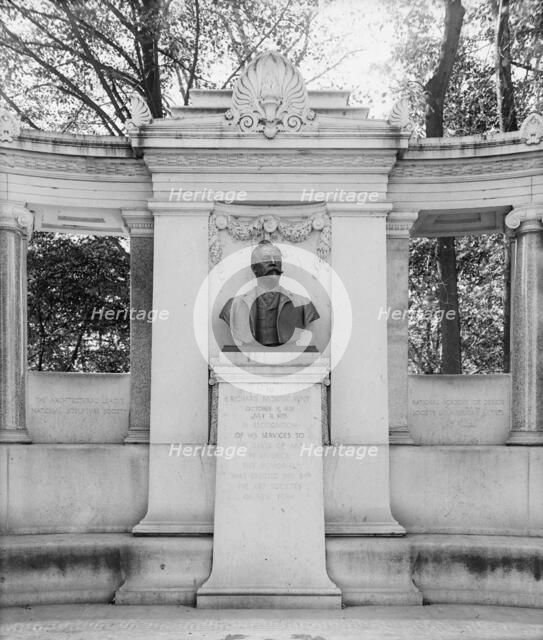 Richard Morris Hunt Monument, New York, N.Y., between 1900 and 1910. Creator: Unknown.