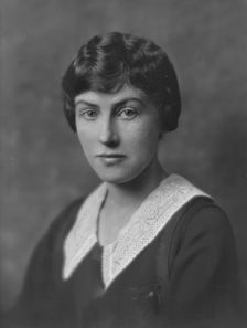 Ridgeley, Dorothy, Miss (Mrs. S.W. Murkland), portrait photograph, 1916 or 1917. Creator: Arnold Genthe