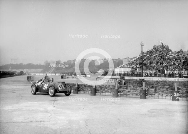 Riley 1985 cc negotiating the chicane at the JCC International Trophy, Brooklands, 2 May 1936. Artist: Bill Brunell.