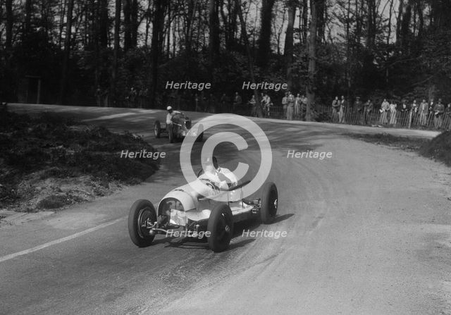 Riley of Hector Dobbs leading the MG Q type of Kenneth Evans, Donington Park, Leicestershire, 1935. Artist: Bill Brunell.