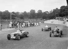 Riley of PW Maclure and ERAs of Raymond Mays and AC Dobson, Imperial Trophy, Crystal Palace, 1939. Artist: Bill Brunell