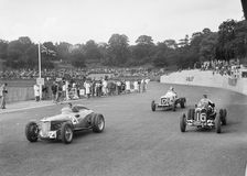 Riley of PW Maclure and ERAs of Raymond Mays and AC Dobson, Imperial Trophy, Crystal Palace, 1939. Artist: Bill Brunell