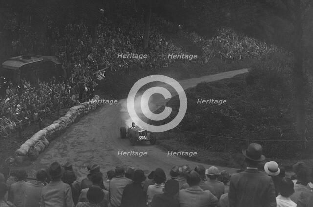 Riley Racing Six of Freddie Dixon competing in the Shelsley Walsh Hillclimb, Worcestershire, 1935. Artist: Bill Brunell.