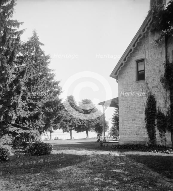 Rio Vista, Grosse Ile, Mich., between 1900 and 1910. Creator: William H. Jackson.