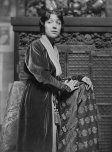 Riobouchinsky, F., Mrs., portrait photograph, 1916 Jan. 3. Creator: Arnold Genthe