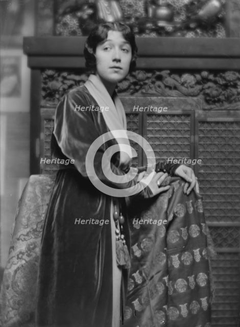 Riobouchinsky, F., Mrs., portrait photograph, 1916 Jan. 3. Creator: Arnold Genthe.