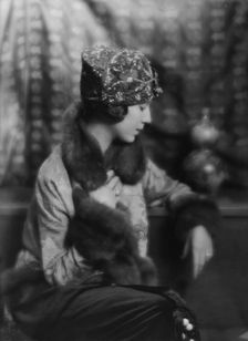 Riobouchinsky, F., Mrs., portrait photograph, 1916 Jan. 3. Creator: Arnold Genthe