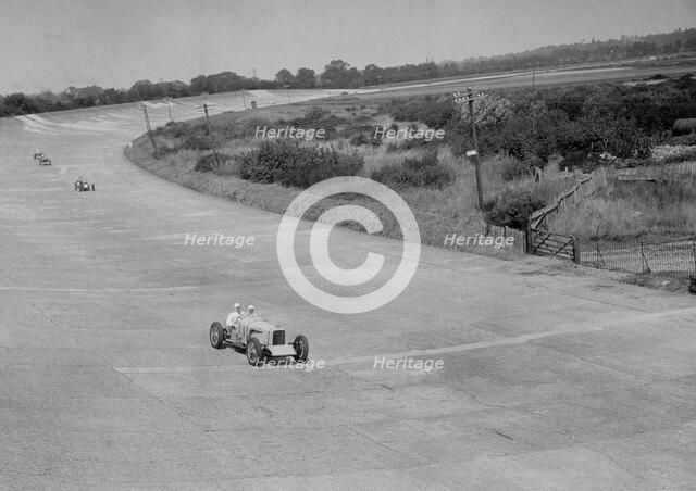 RJ Munday's Munday Special on Byfleet Banking, BARC meeting, Brooklands, Surrey, 1933. Artist: Bill Brunell.