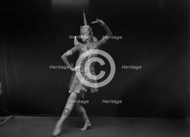 Ruth St. Denis, between 1910 and 1935. Creator: Arnold Genthe.