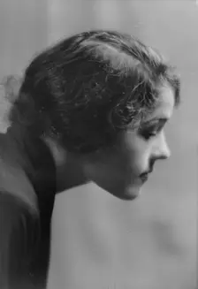 Rutland, Belle, Miss, portrait photograph, 1914 Aug. 31. Creator: Arnold Genthe