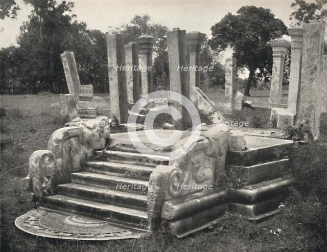 'Ruinen einer Pfeilerhalle, davor Treppe mit Mondstein (s. Tafel 79), Anuradhapura', 1926. Artist: Unknown.
