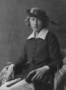 Rummel, William Morse, Mrs., portrait photograph, 1917 May 9. Creator: Arnold Genthe