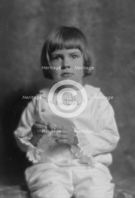 Rumsey, Charles Cary, Mrs., child of, portrait photograph, 1914 May 11. Creator: Arnold Genthe.