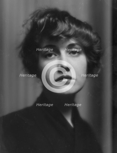 Rushmore, Vivian, Miss, portrait photograph, 1914 Apr. 23. Creator: Arnold Genthe.
