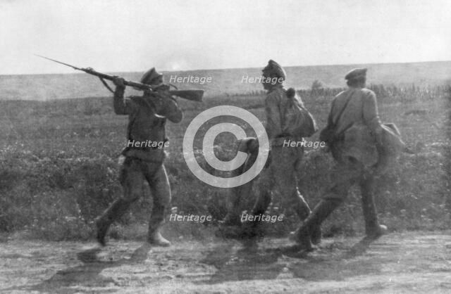 Russian soldier assaulting his retreating comrade, Ternopil, Ukraine, First World War, 1 July 1917. Artist: Unknown