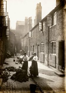 Ruston's Place, Bellar Gate, Caunts Yard, Nottingham, Nottinghamshire, 28th May 1919. Creator: Unknown