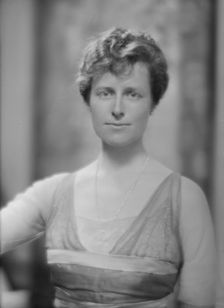 Ryerson, Joseph L., Mrs., portrait photograph, 1916 Mar. 1. Creator: Arnold Genthe