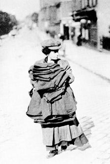 Woman carrying sacks, London, c1900