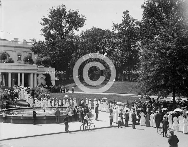 Woman Suffrage - Fed. of Woman's Clubs Delegation at White House, 1914. Creator: Harris & Ewing.