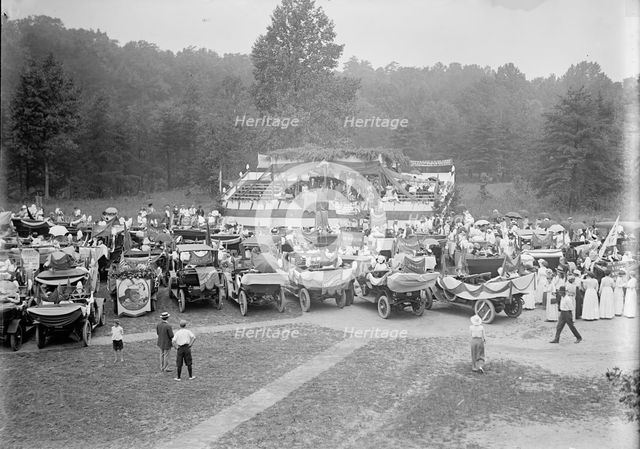 Woman Suffrage - March To Senate, 1913. Creator: Harris & Ewing.