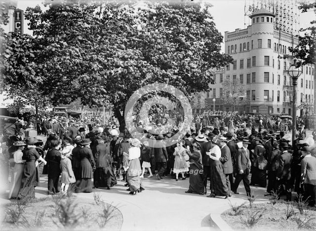 Woman Suffrage - Parade, May 1914, May 1914. Creator: Harris & Ewing.