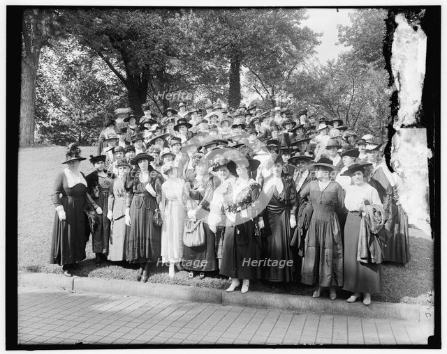 Woman's Liberty Loan Committee, between 1910 and 1920. Creator: Harris & Ewing.
