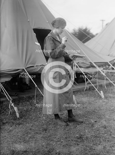 Woman's National Service School, Under Woman's Section, Navy League, Elizabeth Harding, 1916. Creator: Harris & Ewing.