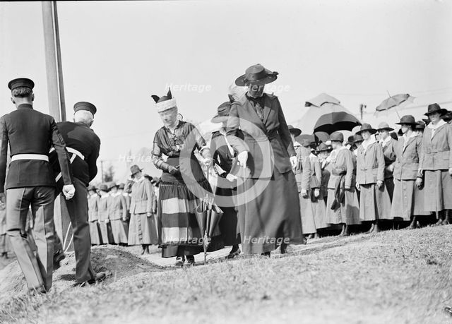 Woman's National Service School, Under Woman's Section, Navy League, Review, 1916. Creator: Harris & Ewing.