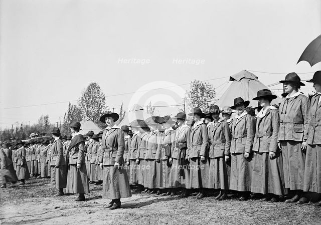 Woman's National Service School, Under Woman's Section, Navy League, Review, 1916. Creator: Harris & Ewing.