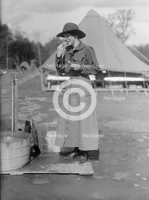 Woman's National Service School, Under Woman's Section, Navy League, Review, 1916. Creator: Harris & Ewing.