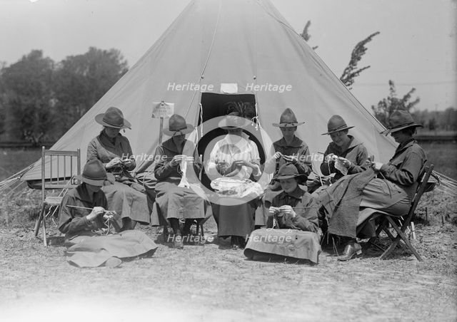 Woman's National Service School Under Woman's Section, Navy League - Knitting, 1916. Creator: Harris & Ewing.